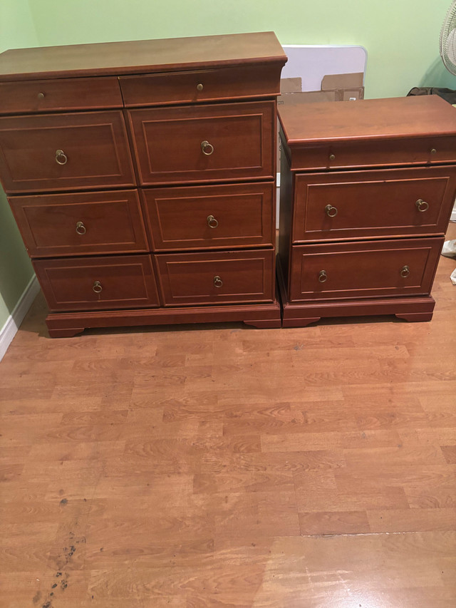 bureau de chambre et de chevet dans Commodes et armoires  à Sherbrooke