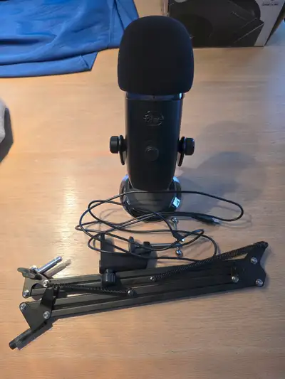 Item: Logitech Blue Yeti X Professional USB Microphone Bundle Condition: Great Asking Price: $175 De...