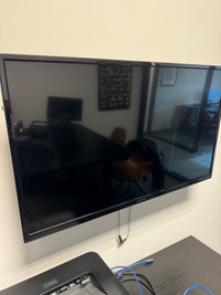 Insignia 32’’ TV with wall mount