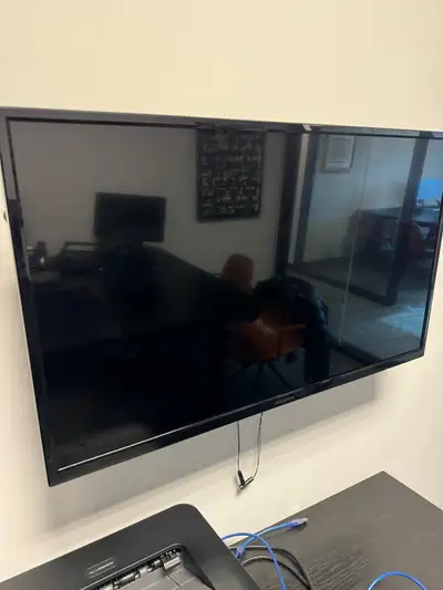 Model: NS-32D510NA19 Priced at $50 per unit. We have around 11 units of this Insignia TV that the of...