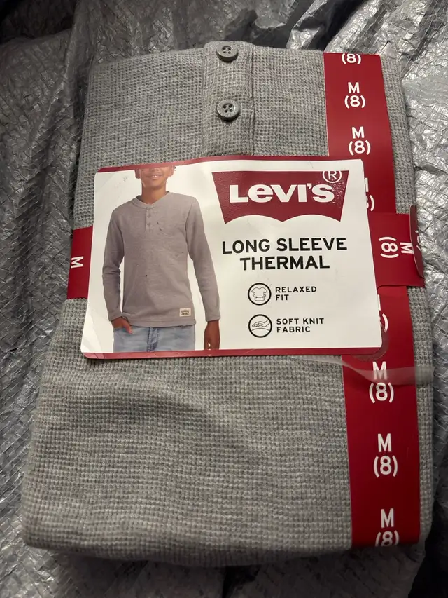 Boys Levi's Thermal in Kids & Youth in Calgary - Image 2