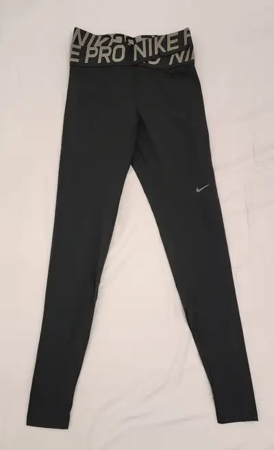 Nike Pro Crossover Waistband Ankle Leggings in Black –size Small, View more