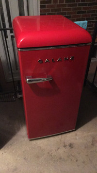 Mini galanz fridge perfect condition