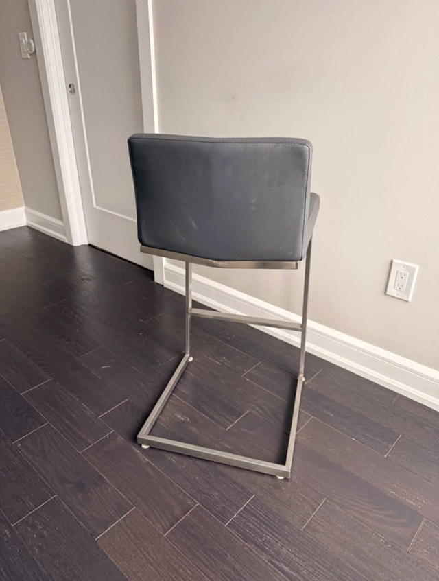 8 Bar Stools - 24" Counter Height in Chairs & Recliners in Markham / York Region - Image 3