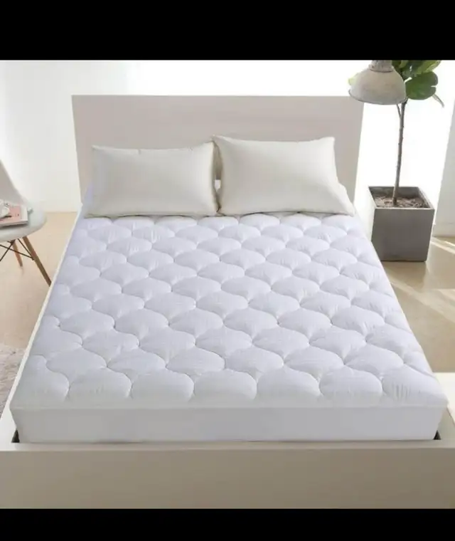 LEISURE TOWN Queen Mattress Pad Cover Cooling Mattress Topper Co in Bedding in Hamilton - Image 8