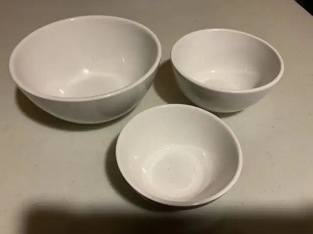 Small Bowl Set in Kitchen & Dining Wares in Kitchener / Waterloo - Image 2
