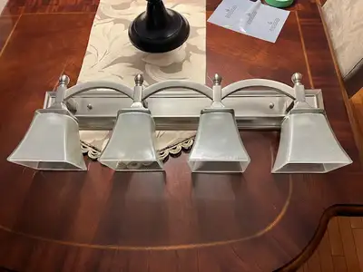 4 light bathroom vanity light. Nickle finish. 30" total width. Cash or etransfer. No certified chequ...