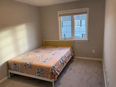 Available right away. This room features essential amenities and is perfect for those seeking a comf...