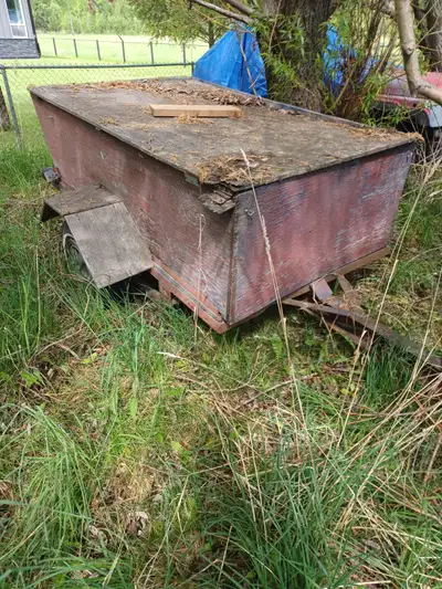 Small u bikt carfo trailer with car axle. Has papers