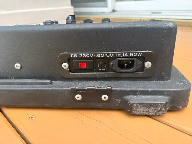SKB Stage 5 Powered Professional Pedal Board562904901972797444