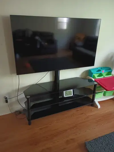 Hi there, I'm selling my LG NANO90 65" 4K Smart NanoCell TV for $750; I’m giving out the Bell'O Pede...