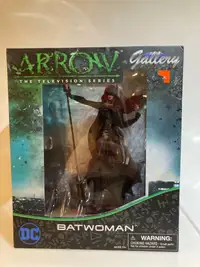 Batwoman arrow gallery statue
