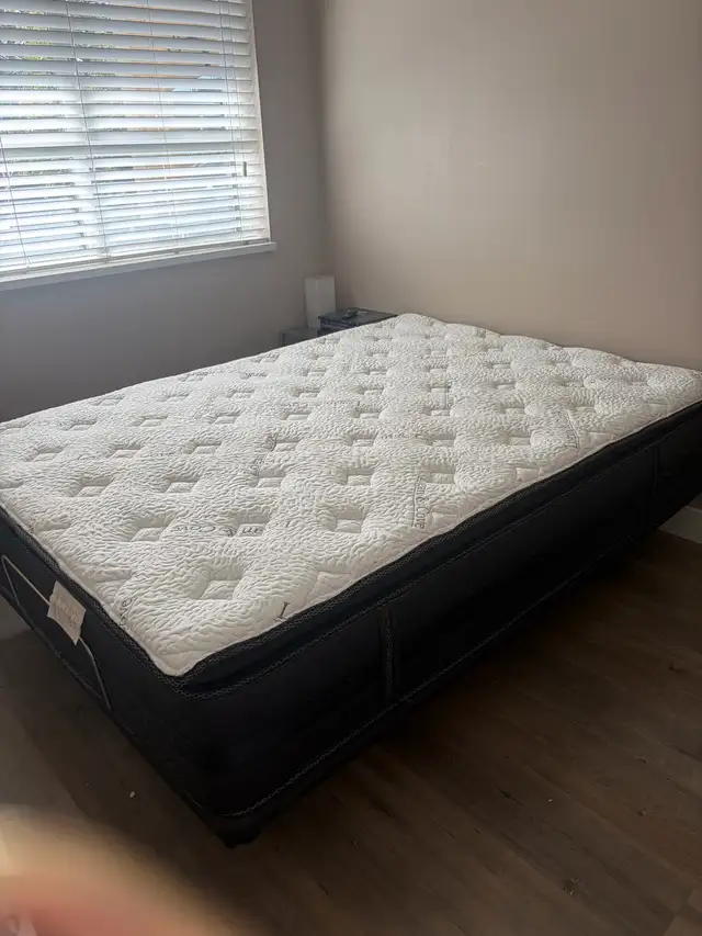 Adustable mattress- basically brand new  in Beds & Mattresses in Burnaby/New Westminster - Image 2