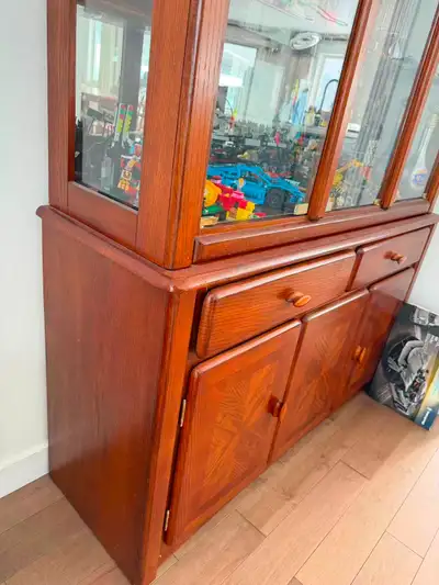Buffet en bois avec portes vitrées, View more