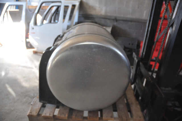 Réservoir camion lourd en aluminium neuf peterbilt 60 gallons dans Autre  à Lévis - Image 4
