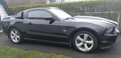2012 Ford Mustang V6 Premium Coupe 6 Speed Manual