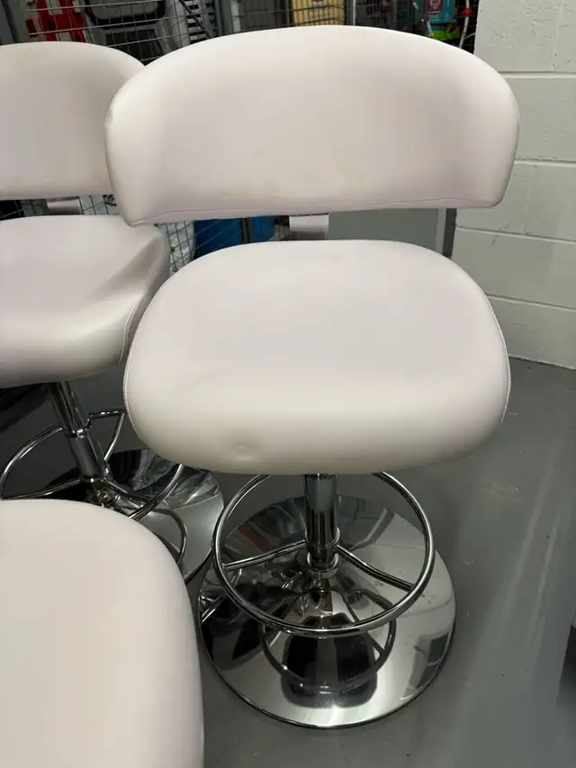 Leather Bar Stools (Set of 3) in Chairs & Recliners in City of Toronto - Image 3