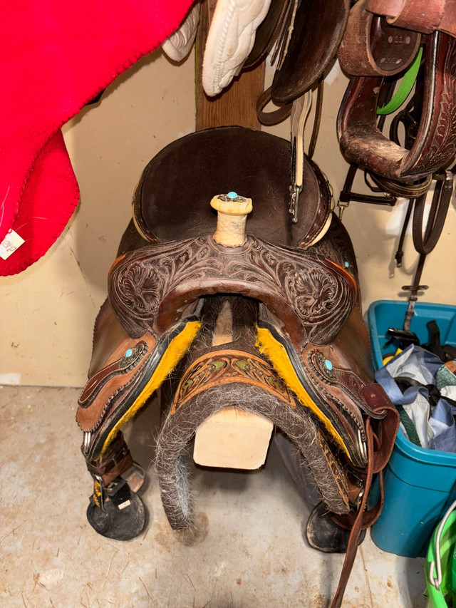 Doubly T Barrel saddle  in Equestrian & Livestock Accessories in Annapolis Valley - Image 3