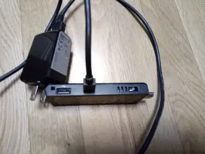 Ordinateur SUPER petit, Intel Compute stick. Ressemble à une clé USB. Plein de possibilités, Windows...