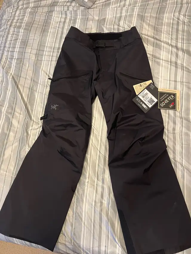 Arcteryx Sentinal insulated pant women’s size 4 short BNWT in Ski in Markham / York Region - Image 7