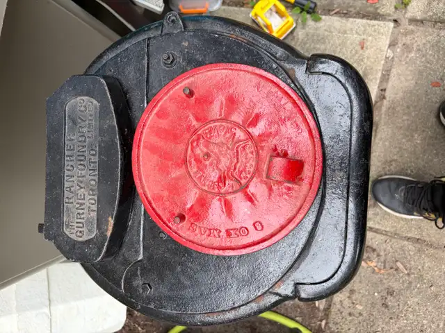 : Antique Harriston Cast Iron Wood/Coal Stove – No. 24 in Other in London - Image 5