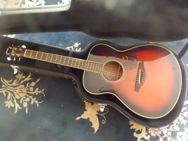 YAMAHA ACOUSTIC GUITAR in Guitars in Peterborough - Image 2