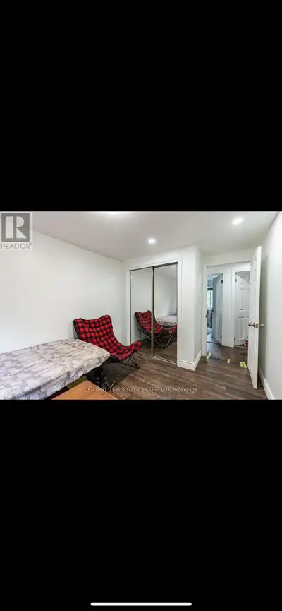 Full 4 bedroom house for rent with 10-14 cars parking and huge backyard Its located in Blair Rd, Cam...