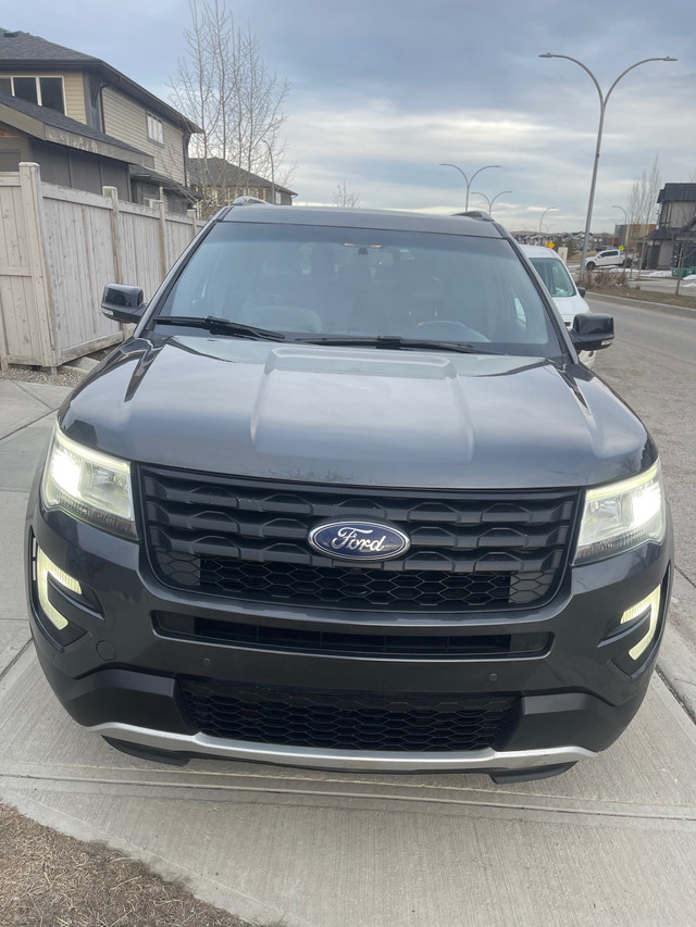 2017 Ford Explorer xlt in Cars & Trucks in Calgary