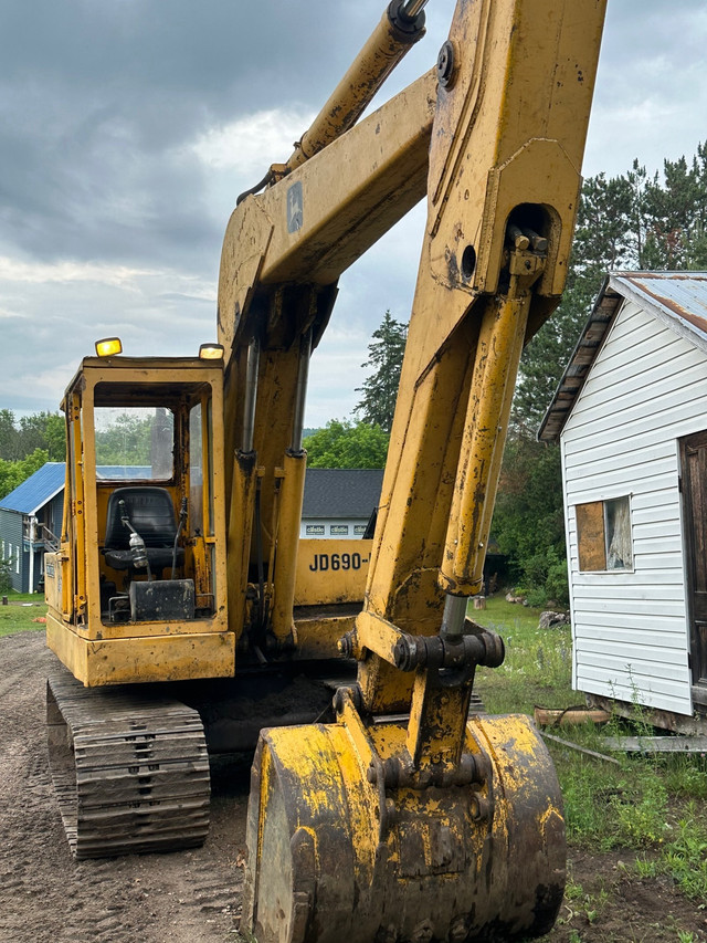 690b John Deere excavator  in Heavy Equipment in Belleville - Image 2