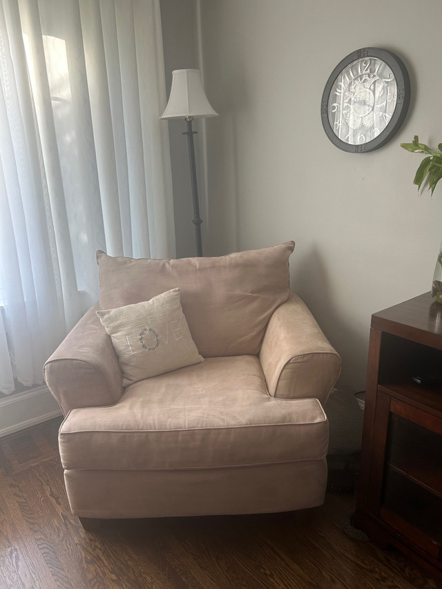 For sale in Chairs & Recliners in Oshawa / Durham Region