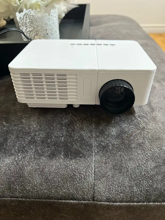 Mini Projector407649747458467840