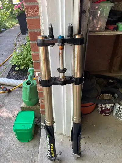 Selling dirtbike parts assorted from multiple bikes, bikes are 2011 Kawasaki kx450f 2009 ktm sxf 450...