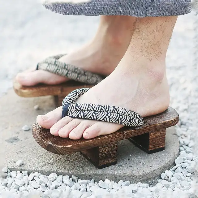 Cosplay Japanese clogs in Women's - Shoes in Mississauga / Peel Region - Image 2