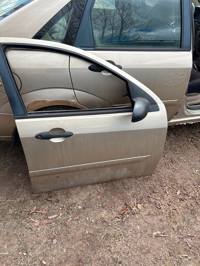 2002 Ford Focus parting out in Engine & Engine Parts in Edmonton - Image 2