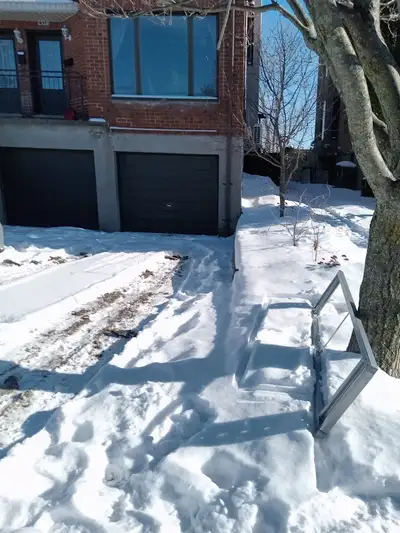 Description Vendre condo dans un immeuble propre, calme, quartier magnifique, surintendant(e) sur pl...