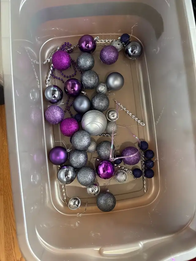 Beautiful black half Christmas Tree with lights and decorations in Holiday, Event & Seasonal in Gatineau - Image 8