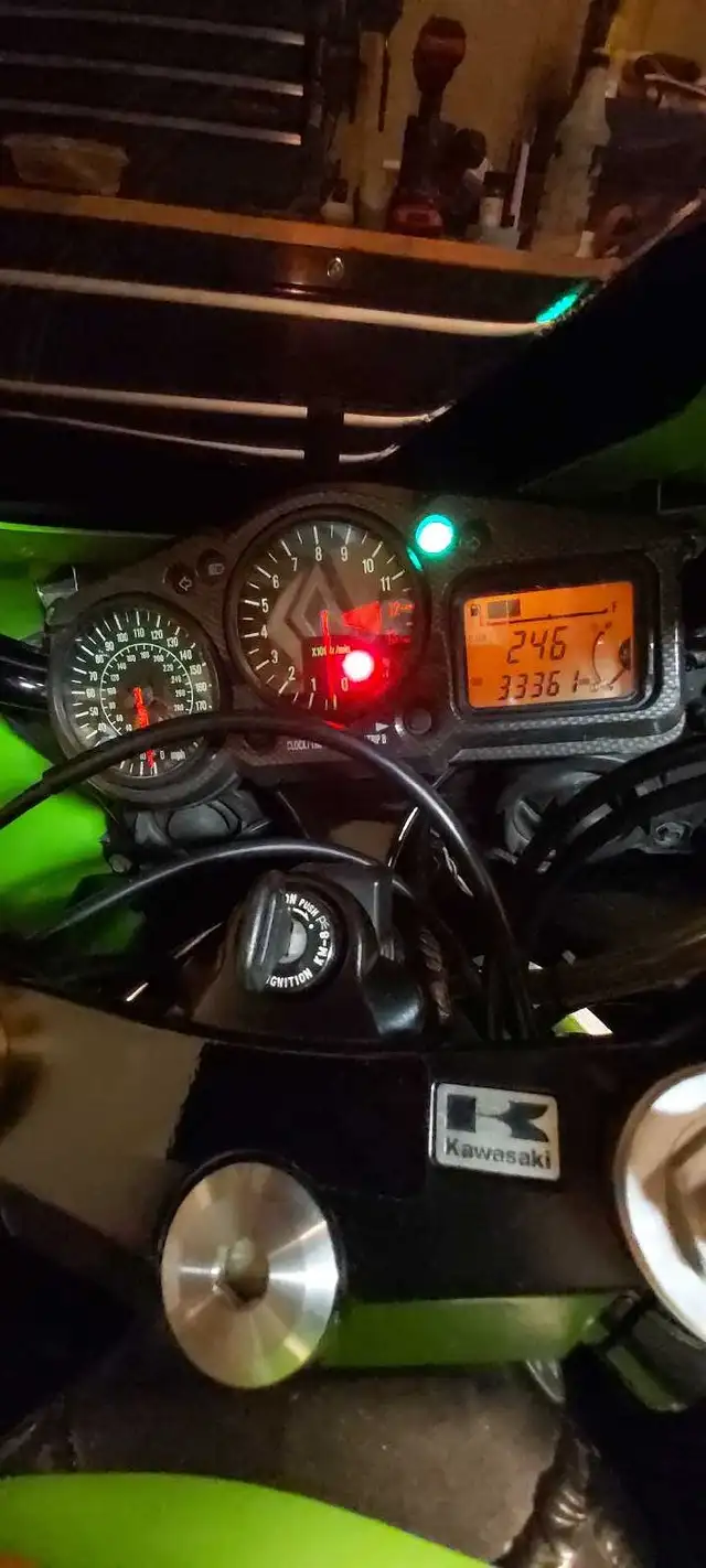 2001 Kawasaki zx12r Ninja in Sport Bikes in St. Albert - Image 6