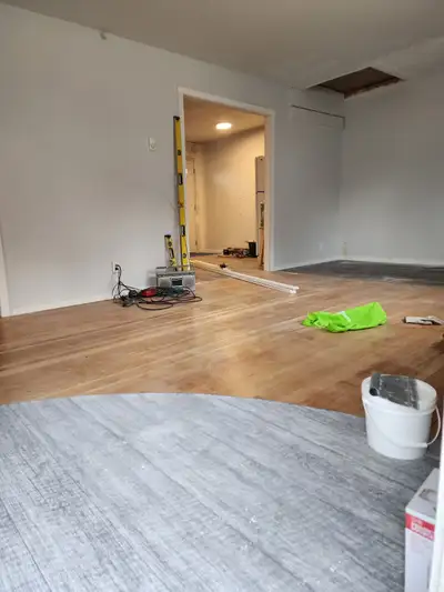 Close to down town and recreation center. Bus stop near by.