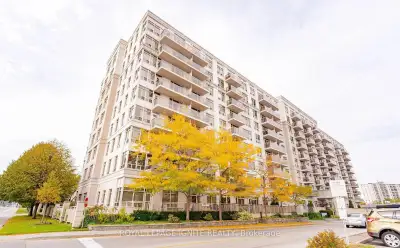 A bright condo apartment places you right in the center of the highly sought-after Scarborough Villa...