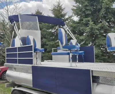 Selling a 2024 Bennington pontoon-barg. This vessel is in new condition ,has never been rigged with...