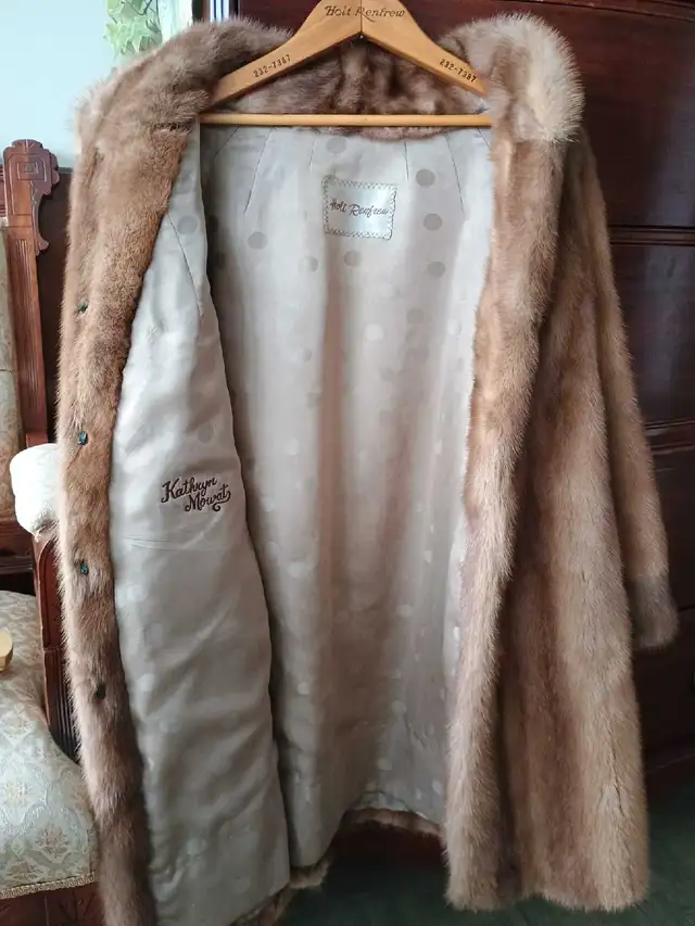 Mink fur coat in Women's - Tops & Outerwear in Gatineau - Image 5