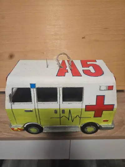 birdhouse/feeder ambulance theme , View more