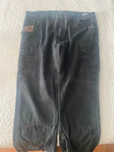 Men’s Size 46x32 Wrangler Riggs Workwear Jeans, View more