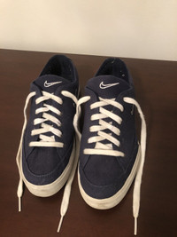 Nike blue canvas sneakers size 8.5 vintage 