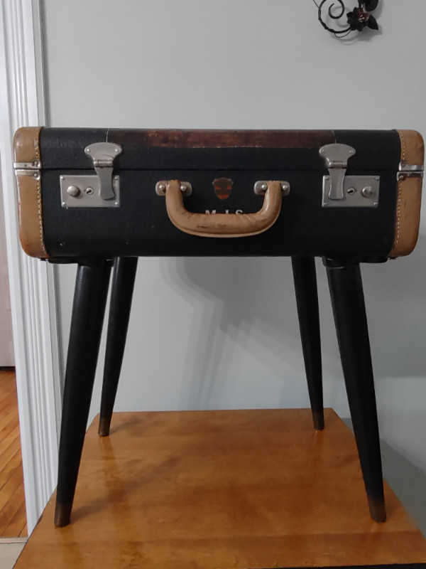 Suitcase accent table in Other Tables in Renfrew - Image 2