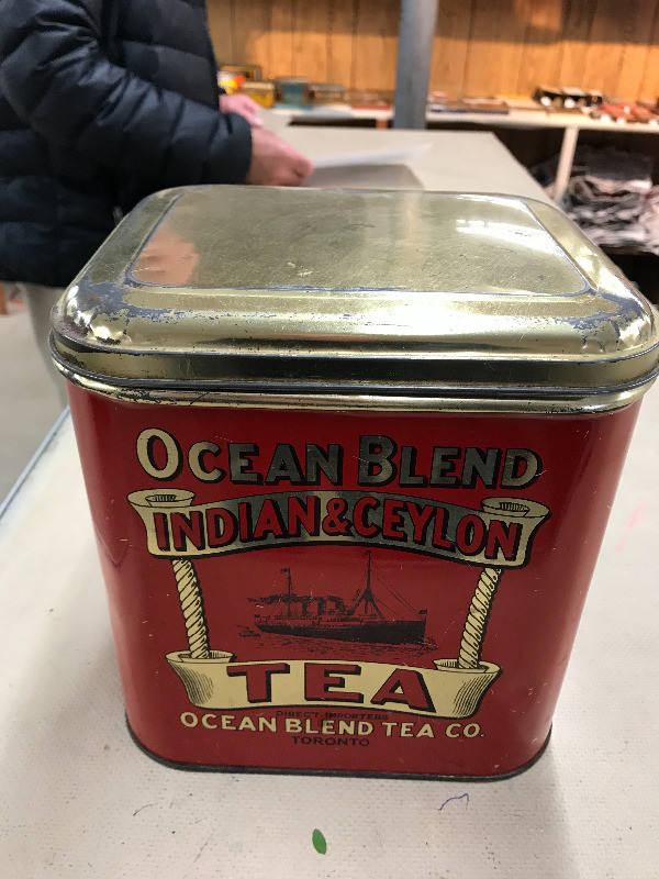 VINTAGE OCEAN BLEND INDIAN & CEYLON 5 LBS. TEA TIN TORONTO dans Art et objets de collection  à Région de Mississauga/Peel - Image 2