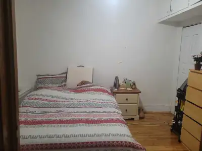 • Chambre meublée tout inclus pour 3 mois (Avril, Mai, Juin-possibilité de prolonger) • Appart en rd...