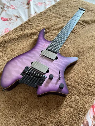Excellent condition, hard to find colour. Selling to buy a dream 7 string.