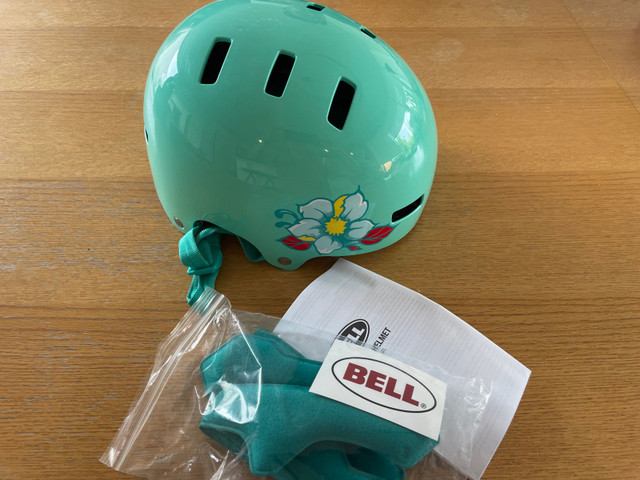 Bell kids multi-sport helmet in Clothing, Shoes & Accessories in Winnipeg