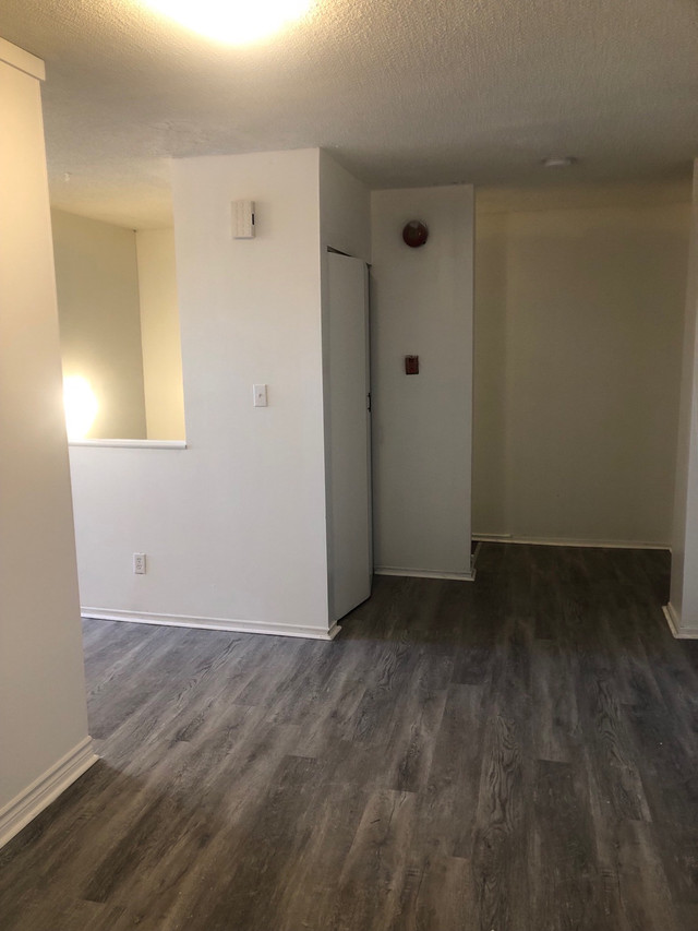 Newly renovated 2bedroom apartment for rent (Dufferin & Dundas) Long